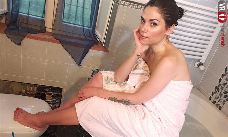 Gorgeously Beautiful Chiara Takes A Warm Bath - Leg and Foot Fetish VR